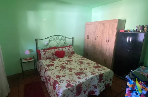 Casa Térrea Próxima ao Centro de São Roque! 