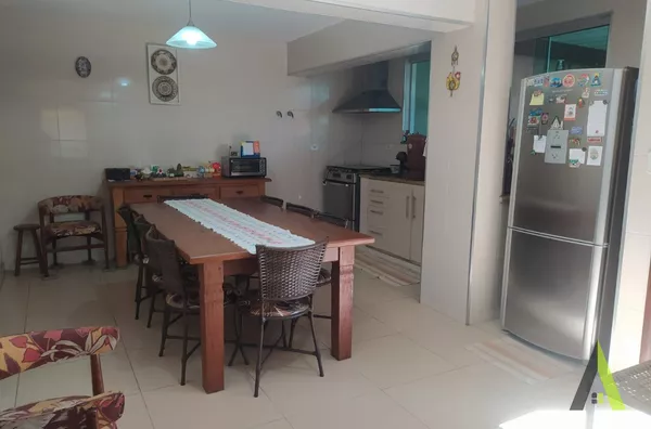 Sobrado Avarandado  em Bairro Tradicional de São Roque!