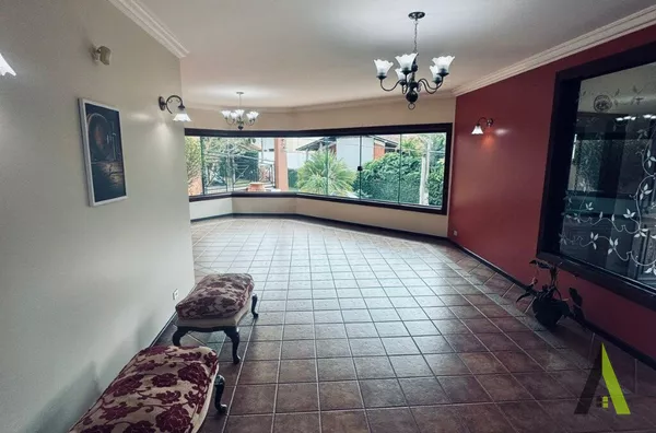 Casa em Condomínio Fechado de Alto Padrão em São Roque!