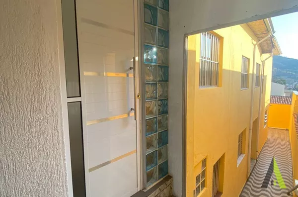 Casa Térrea no Centro da Cidade de São Roque! 