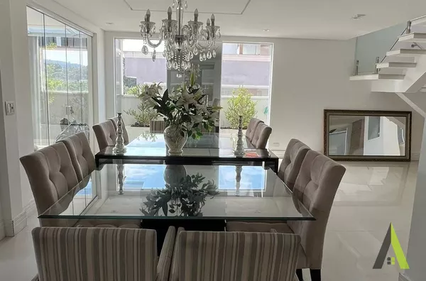 Casa de Alto Padrão Dentro de Condomínio em São Roque! 