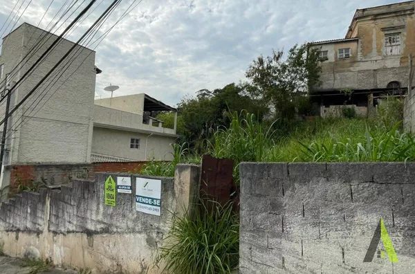 Terreno no centro de São Roque!