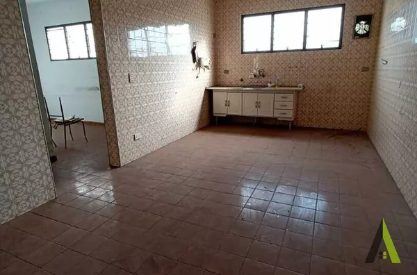 Casa Térrea no Centro de São Roque! 