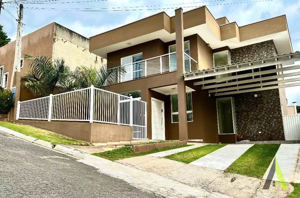 Casa em Condomínio Fechado em São Roque! 