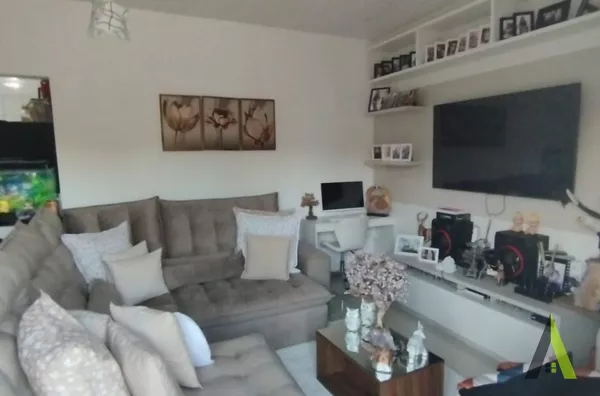 Casa Térrea Avarandada com Área de Lazer Completa em São Roque!