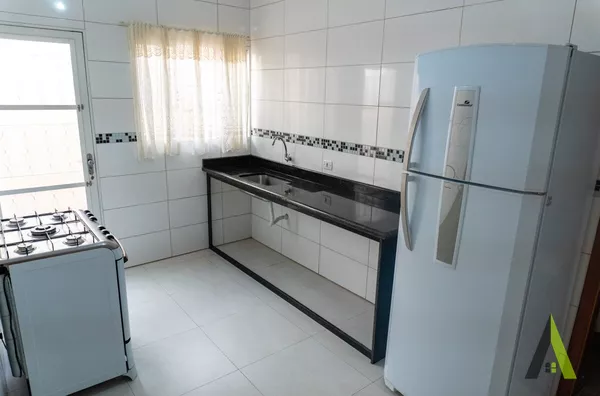 Casa Térrea no Centro de São Roque! 