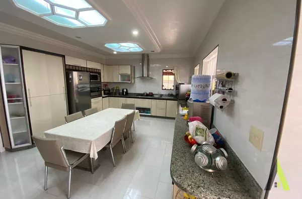 Sobrado em Bairro Tradicional São Roque!