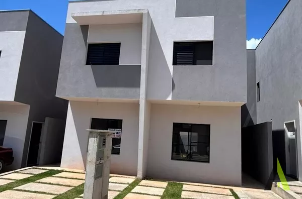 Sobrado Novo em Condomínio Fechado de São Roque! 