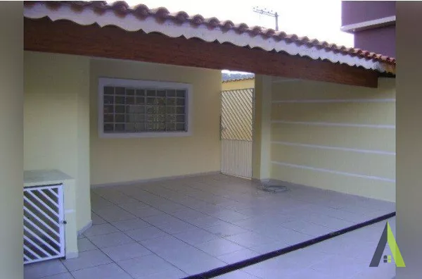 Casa Térrea em Condomínio Fechado  de São Roque!