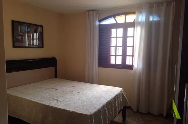 Casa com Espaço Gourmet Completo e Piscina em Mairique!