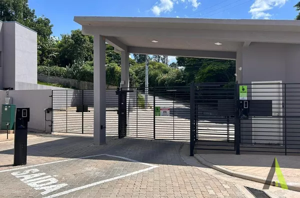 Sobrado Novo em Condomínio Fechado de São Roque! 