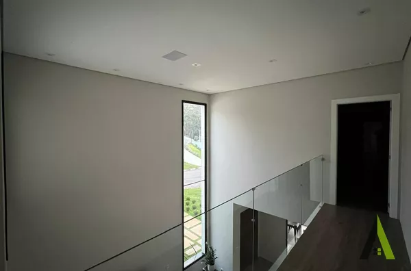 Casa de Alto Padrão em Condomínio Fechado Rodeado de muito Verde em  São Roque!