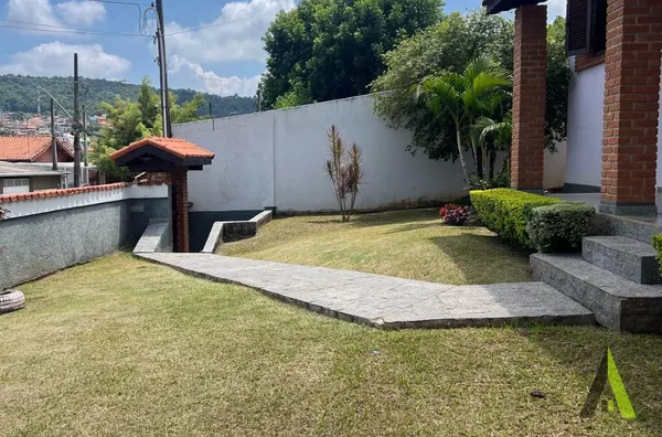 Casa Térrea Espetacular em São Roque!