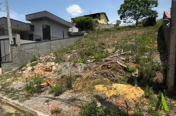 Terreno em Condomínio Fechado!