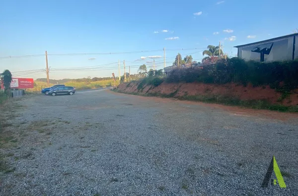 Terreno Plano na Estrada do Vinho! 