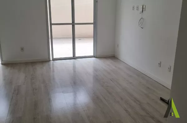 Casa em Condomínio Fechado em São Roque!