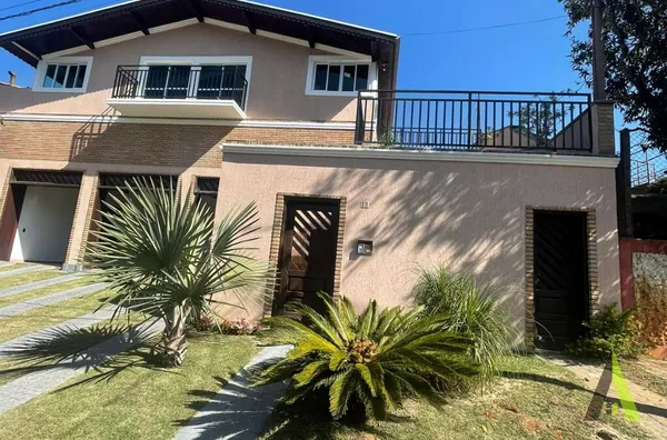 Casa em Condomínio Fechado de Alto Padrão em São Roque! 