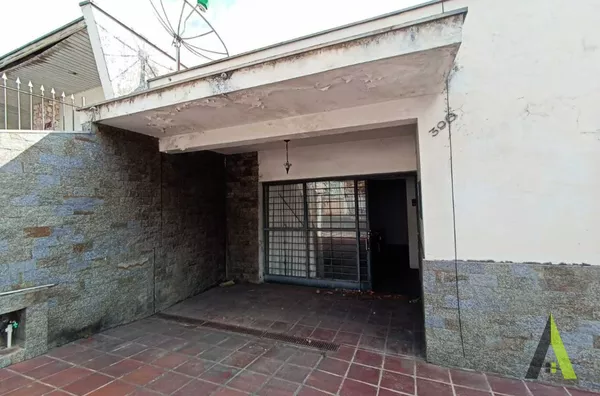 Casa Térrea no Centro de São Roque! 