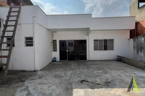 Casa Comercial com 2 Pavimentos no Centro de Araçariguama!
