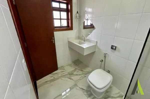  Casa em Condomínio Fechado em São Roque! 