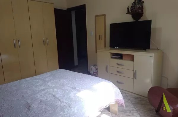 Casa com Espaço Gourmet Completo e Piscina em Mairique!