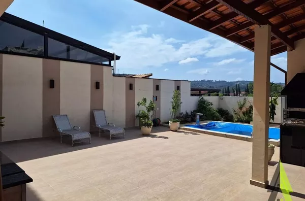 Casa em Condomínio Fechado em São Roque!