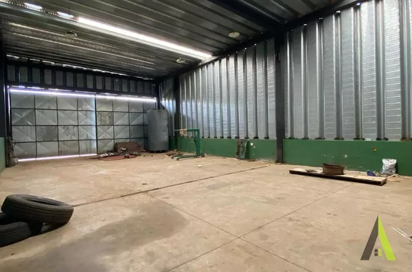 Galpão com Mezanino em São Roque! 