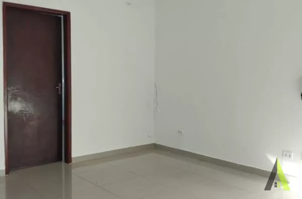 Sala Comercial no Centro de São Roque! 