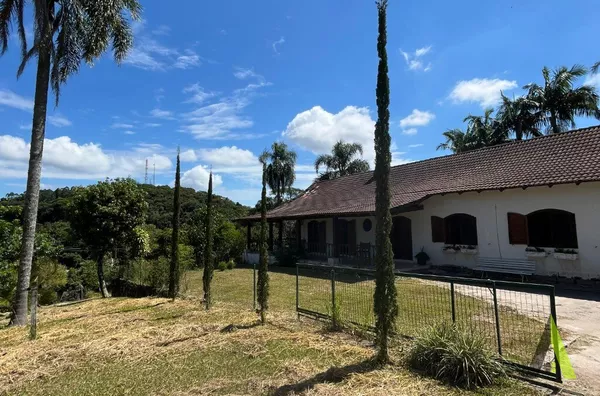 Chácara Térrea a 5 Minutos do Centro de São Roque!