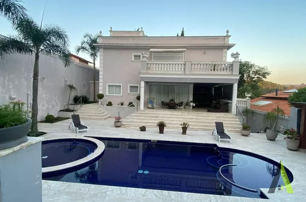 Sobrado de Alto Padrão  decorado em condomínio de São Roque!