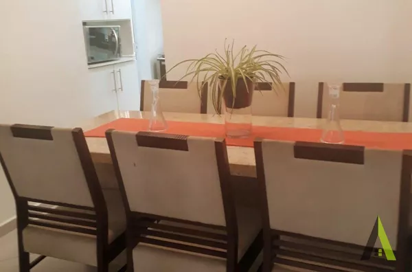 Casa em Condomínio Fechado em São Roque!