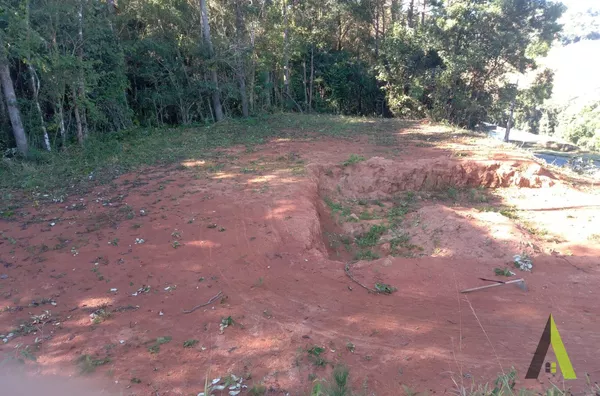 Terreno em Condomínio Fechado Pronto para Construção! 