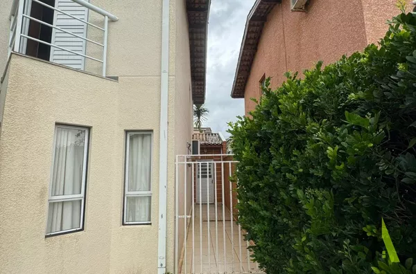 Sobrado em Condomínio Fechado em São Roque! 