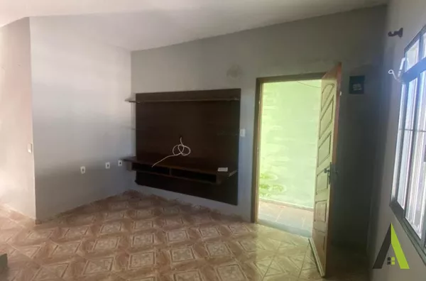 Casa com Edícula em São Roque! 