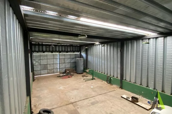 Galpão com Mezanino em São Roque! 