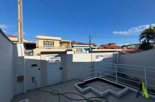 Casa no Centro de São Roque! 