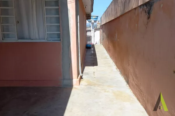 Casa Térrea Próxima ao Centro de São Roque! 