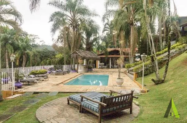 Chácara com Vista para Montanhas em Condomínio Fechado em São Roque!