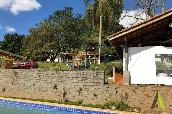 Chácara no Roteiro da Alcachofra em Condomínio Fechado em São Roque!