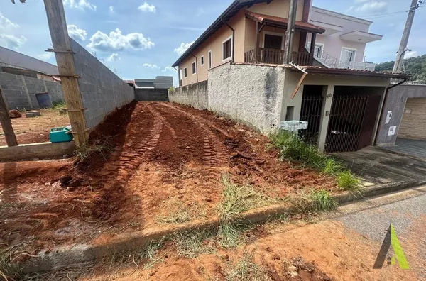  Terreno Plano em Localização Privilegiada em São Roque!