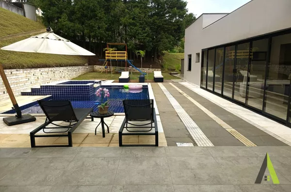 Casa Térrea de Alto Padrão em Condomínio de São Roque!