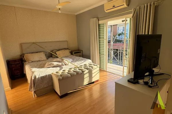 Sobrado para venda em bairro tradicional em São Roque!