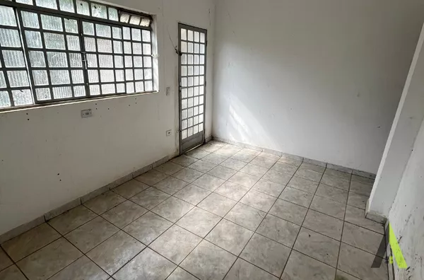  Sala Comercial no Centro de Araçariguama!