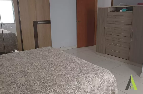 Casa Térrea em Avenida Comercial de São Roque!