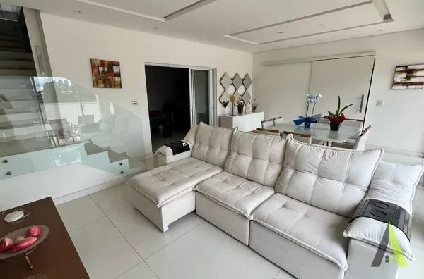 Sobrado em Condomínio Fechado de São Roque!