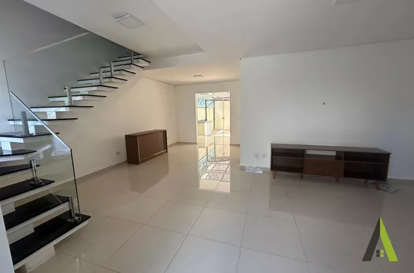 Sobrado em Condomínio Fechado de São Roque!