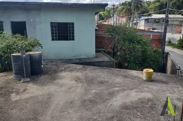 Casa rodeada de muito verde em São Roque!