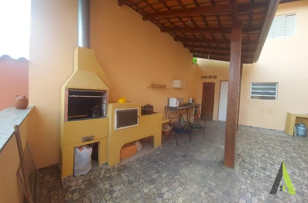 Casa com Edícula em São Roque!