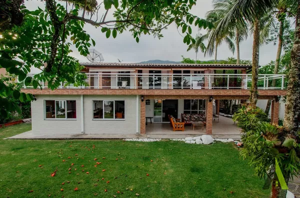 Casa Exclusiva de frente para Praia em Ubatuba!
