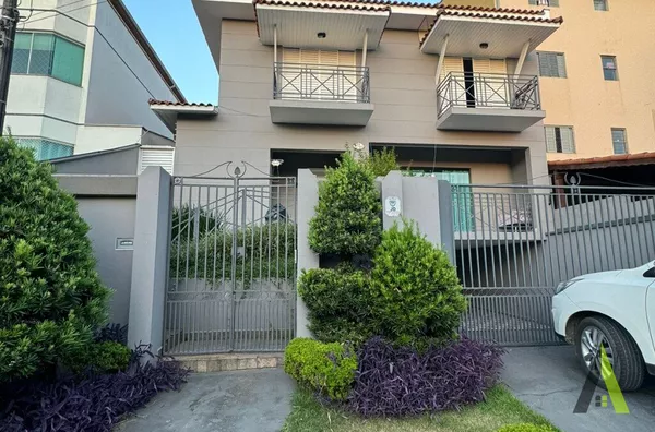 Sobrado para venda em bairro tradicional em São Roque!